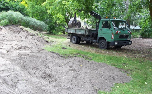 Entsorgung von Strauchwerk, Heckenschnitt, Laub, Geäst, Gestrüpp, Gartenabfälle, Bauschutt, Altholz in Berlin